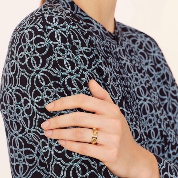 TORY BURCH • Rose Gold Milgrain Logo Ring - Picture 3 of 7